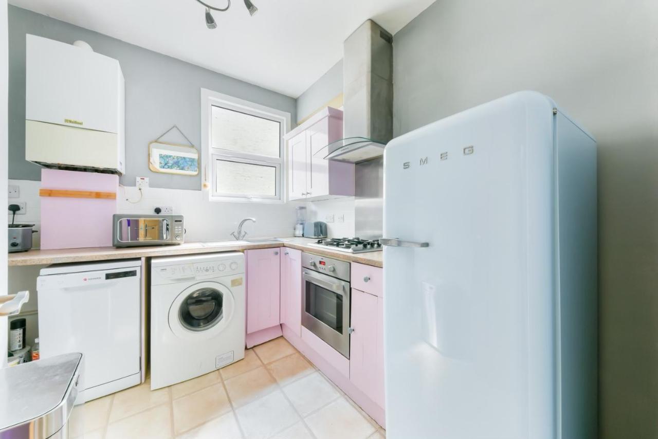 Cozy 1-Bed Apartment In Brixton Лондон Екстериор снимка