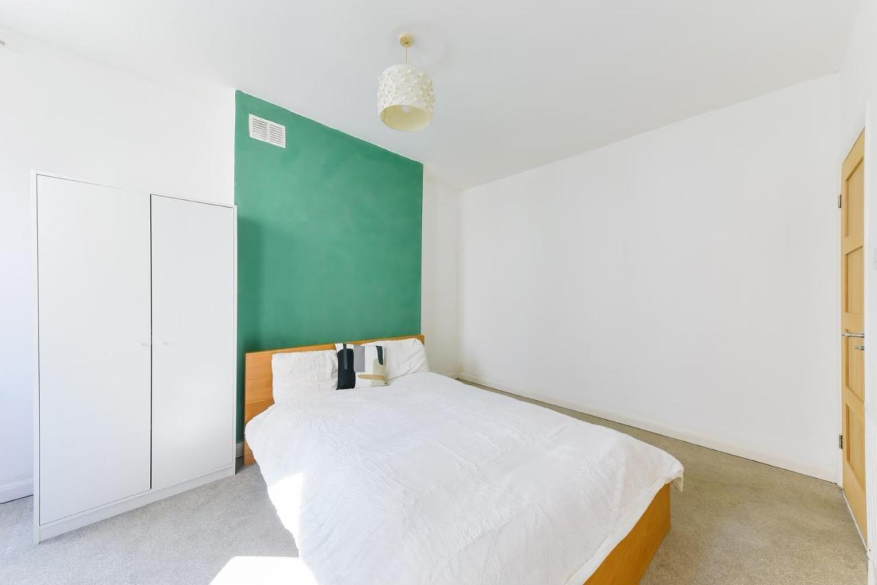 Cozy 1-Bed Apartment In Brixton Лондон Екстериор снимка